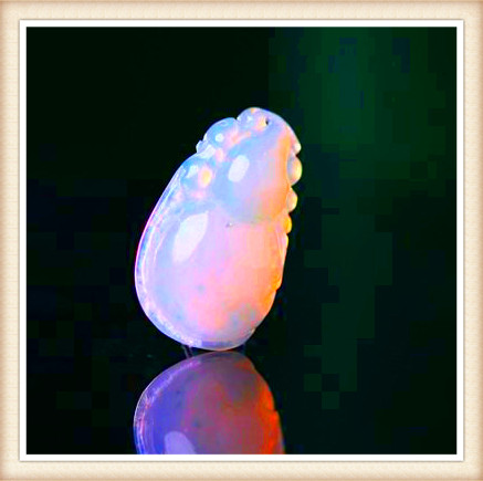 翡翠原石藓生色，揭秘翡翠原石藓生色现象：从颜色变化到价值提升的全过程