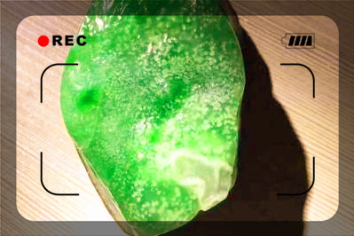 翡翠原石的癣是怎样形成的，探秘翡翠原石的“癣”：形成原因与识别方法